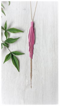 Image 3 of Collana artigianale in pelle SPARROW small - "Fucsia"
