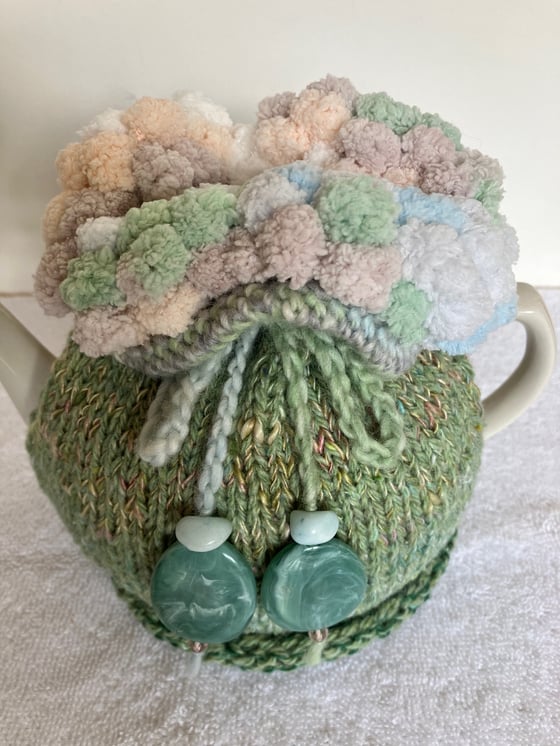 Image of medium PALE GREEN Go On! tea cosie