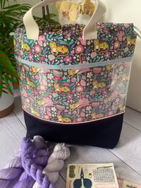 Image 4 of Grand sac à projet taille L; poches avant transparentes: Tigre fleuris