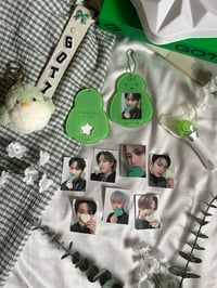 Image 2 of Ahgase Acrylic ID Holder