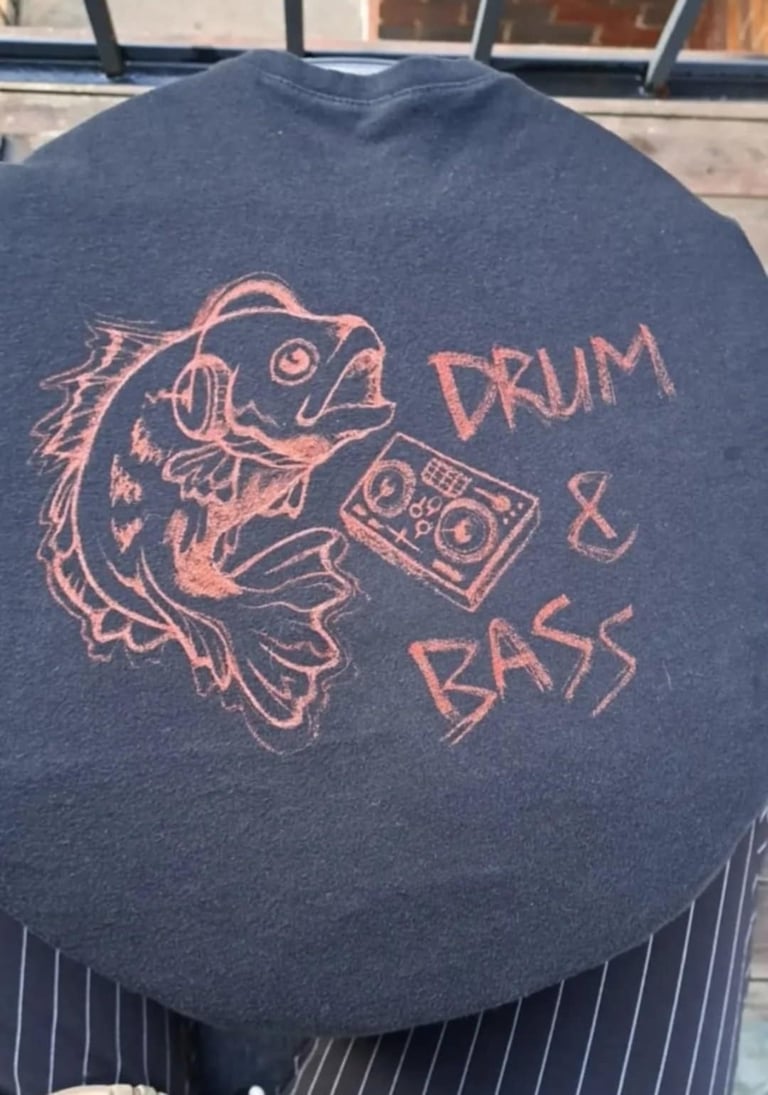 Hand-painted bleach t-shirts ☆ Image 2