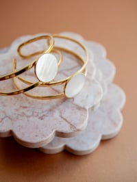 Image 2 of Bracelet Jonc SOLUNA - Nacre blanche
