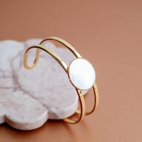 Image 1 of Bracelet Jonc SOLUNA - Nacre blanche