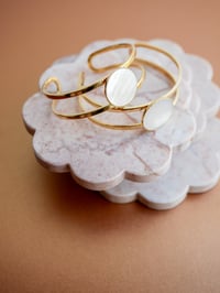 Image 6 of Bracelet Jonc SOLUNA - Nacre blanche