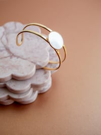 Image 5 of Bracelet Jonc SOLUNA - Nacre blanche
