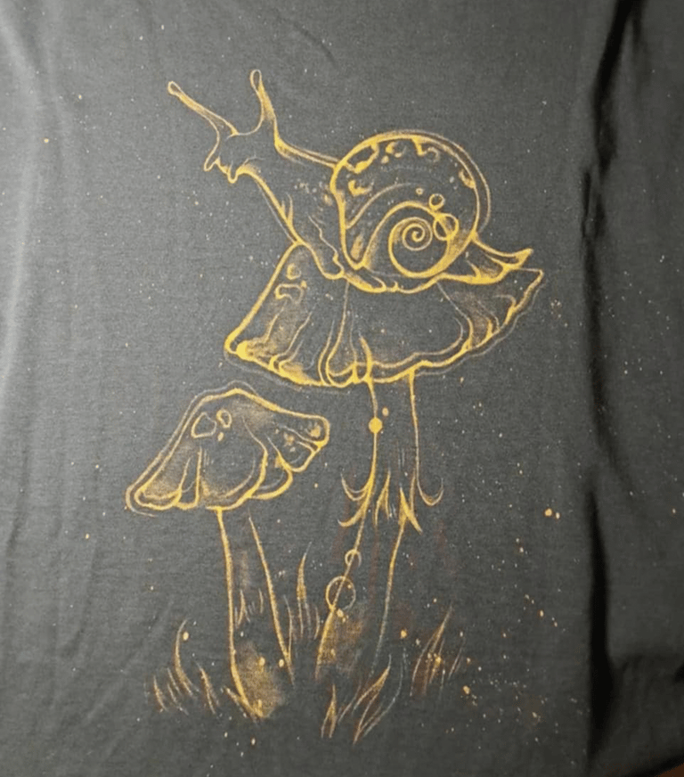 Hand-painted bleach t-shirts ♡  Image 5