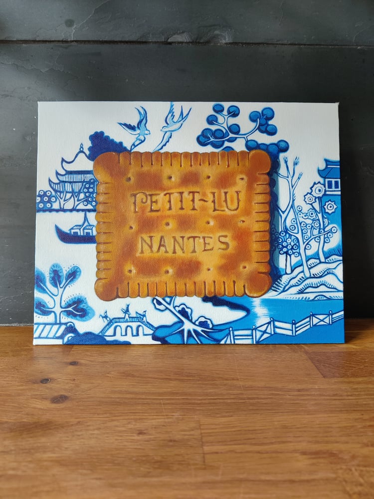 Image of 'Petit-Beurre on a willow plate'