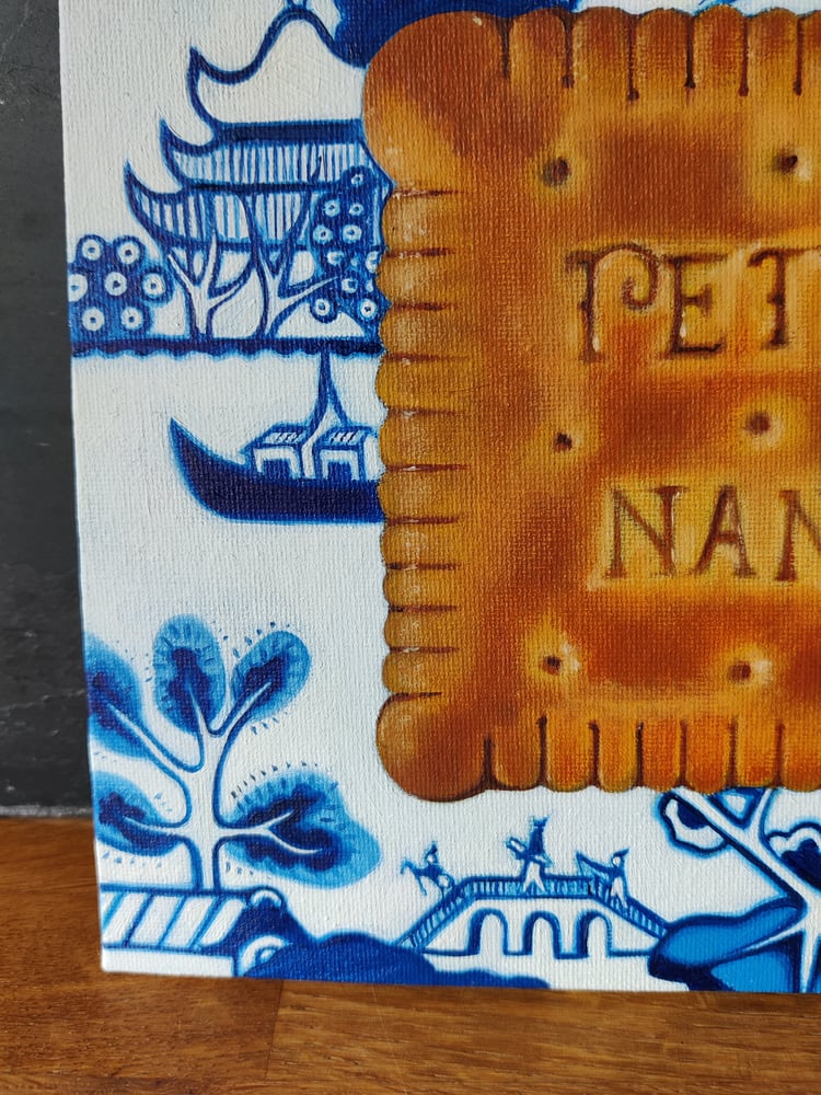 Image of 'Petit-Beurre on a willow plate'