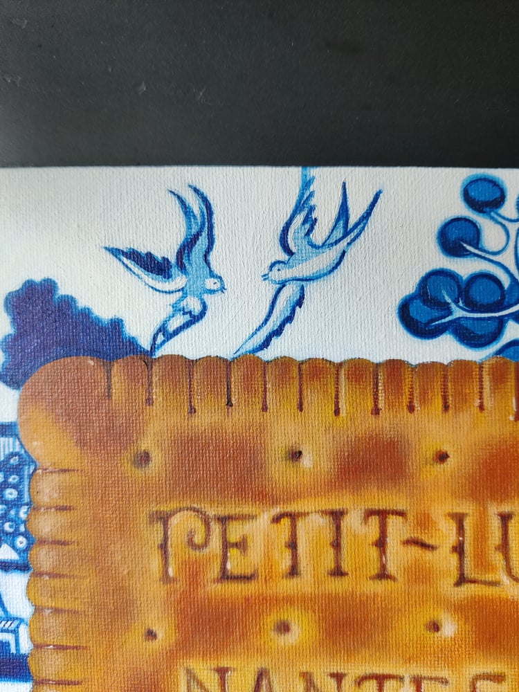 Image of 'Petit-Beurre on a willow plate'