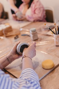 Image 1 of TALLER: crea la teva tassa o bol de ceràmica