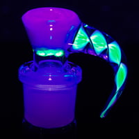 Image 5 of WILDBERRY > ICY WHITE SATIN / ILLUMINATI SPIRAL 18MM SLIDE