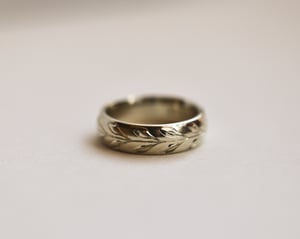 Image of 18ct White gold 6mm ‘Olive leaf’ engraved court ring