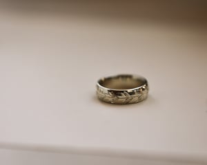 Image of 18ct White gold 6mm ‘Olive leaf’ engraved court ring