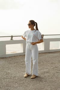 Image 3 of CAMISETA OVERSIZE MUJER "KLASIKA" BLANCA