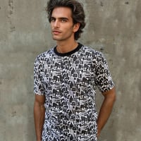 camiseta laberinto negra