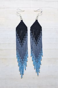 Black/grey/blue fringe