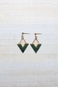 Green/pink geometric diamonds 