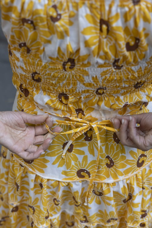 Image of ABITO INDIMENTICABILE MAREA  GIRASOLI GIALLI