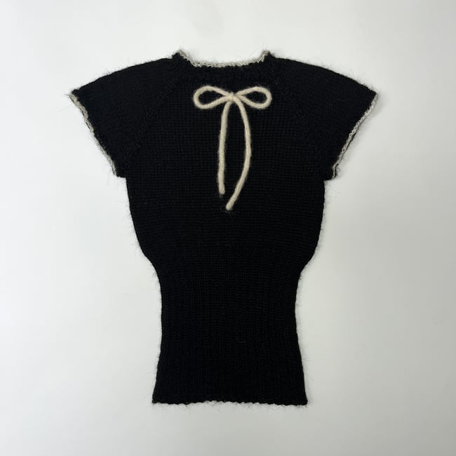 moth tee in black (alpaca)