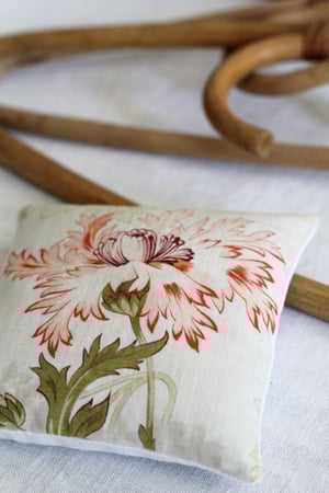Image of Coussin lavande tissu ancien (CSS1LAVANCORAIL)