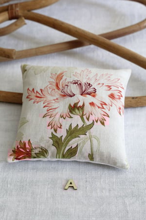 Image of Coussin lavande tissu ancien (CSS1LAVANCORAIL)