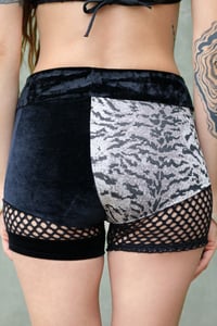 Image 4 of YUZU SHORTS | BLACK AND TIGER VERSION
