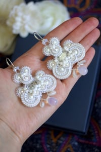 Image 1 of Neige & Argent - Boucles d'oreilles brodées - Fermoirs Argent 925