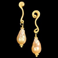 NUAGES COURBÉS Earring - Big Pink Pearl