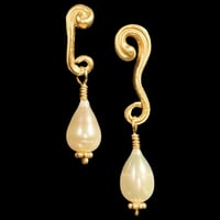 NUAGES COURBÉS Earring - Big White Drop Pearl