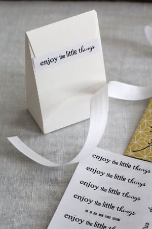 Image of Etiquette autocollante ENJOY LITTLE THINGS (AUTOCENJOY)