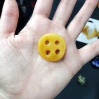 Big mustard button 