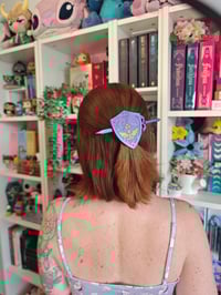 Image 4 of Horquilla escudo Zelda morado iridiscente