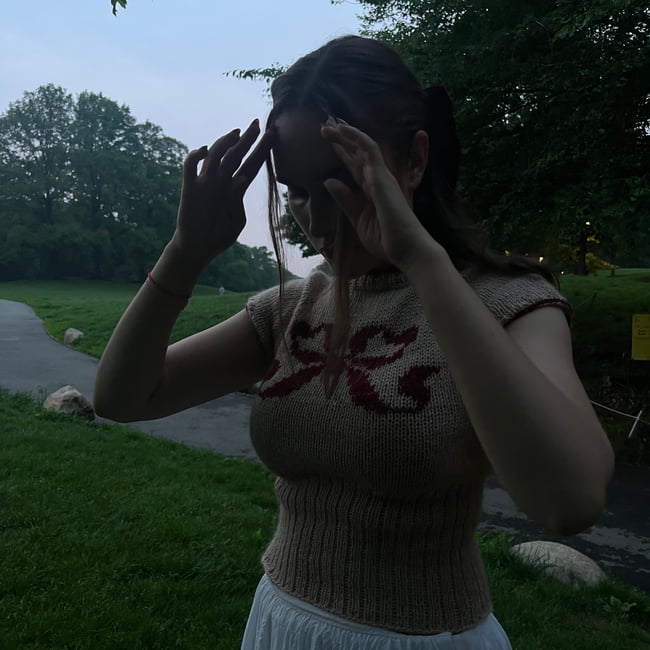 moth tee with burgundy bow (alpaca)