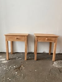 Image 4 of Paire de tables de chevets
