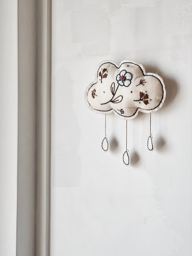 Image of Broderie - Rosalie le nuage