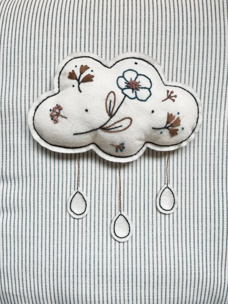 Image of Broderie - Rosalie le nuage