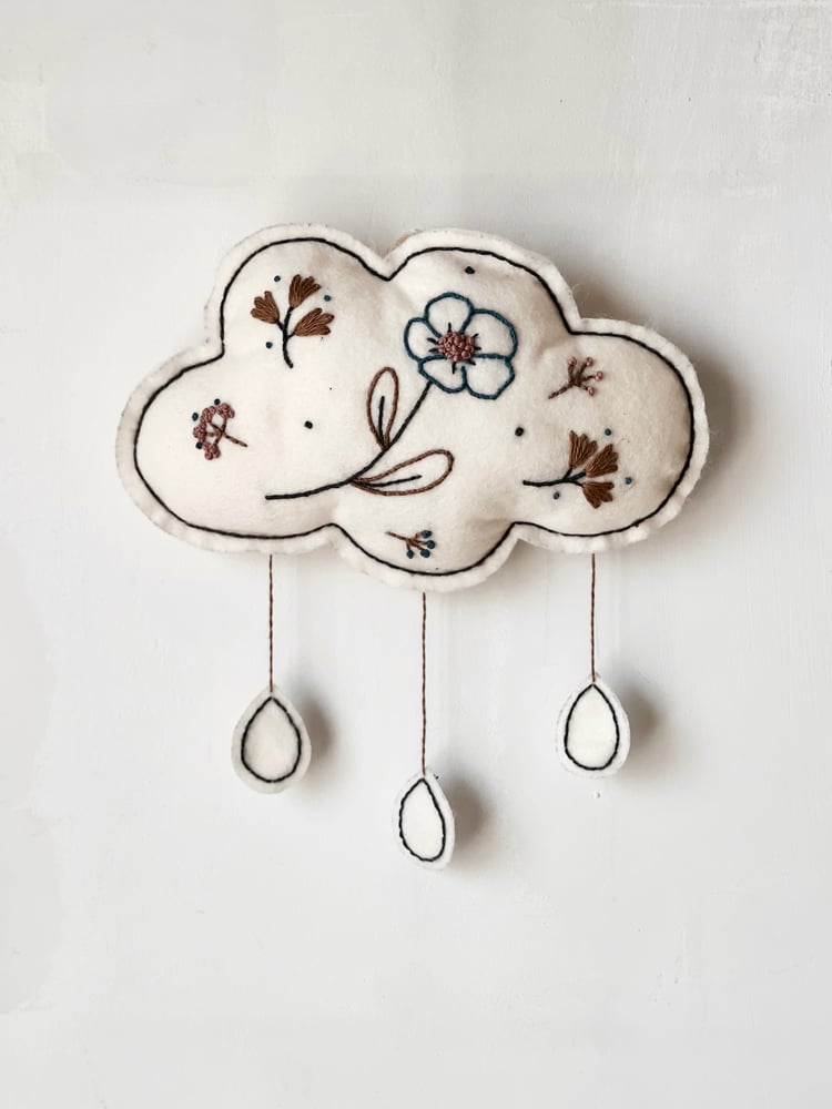 Image of Broderie - Rosalie le nuage