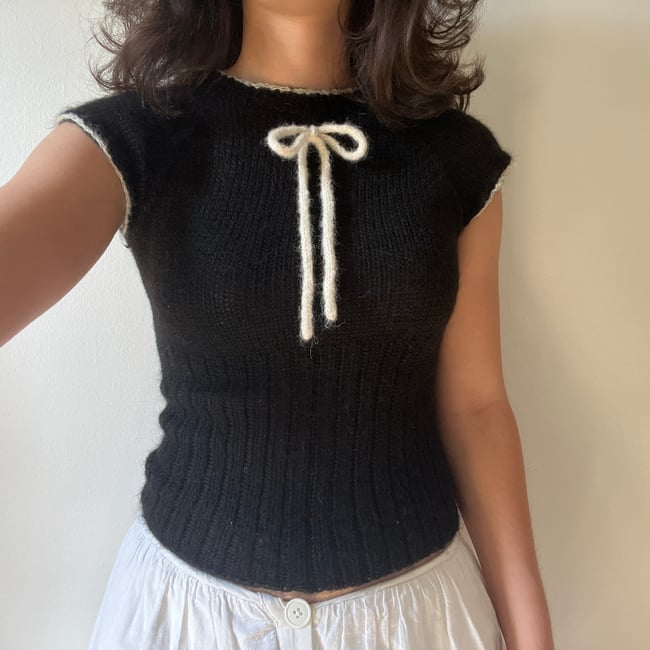 moth tee in black (alpaca)