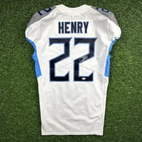 Image 2 of 2021 Nike NFL Authentic Jersey Tennessee Titans Derrick Henry Autograph JSA