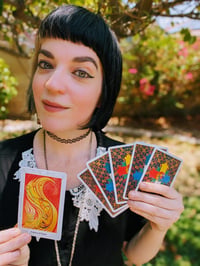 1 Live Tarot & Oracle Reading