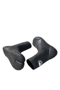 SOCAL SLIPPER 2mm Liquid <br> Neoprene Dipped Split Toe Bootie Image of SOCAL SLIPPER 2mm Liquid <br> Neoprene Dipped Split Toe Bootie