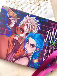Image 2 of Funda Literaria Grande Jinx y Ekko.