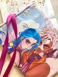 Image 1 of Funda Literaria Grande Jinx y Ekko.