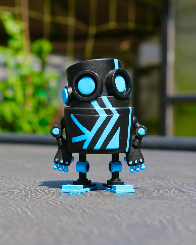 Image of UMEdroid (black and cyan)