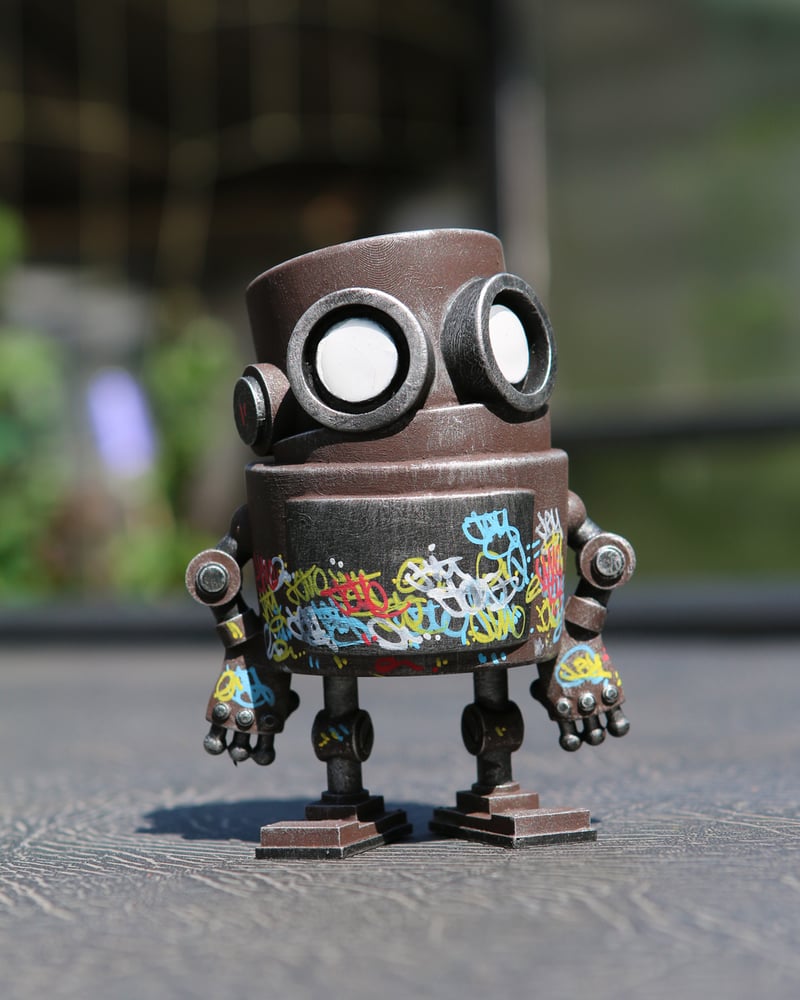 Image of UMEdroid (white eyes)