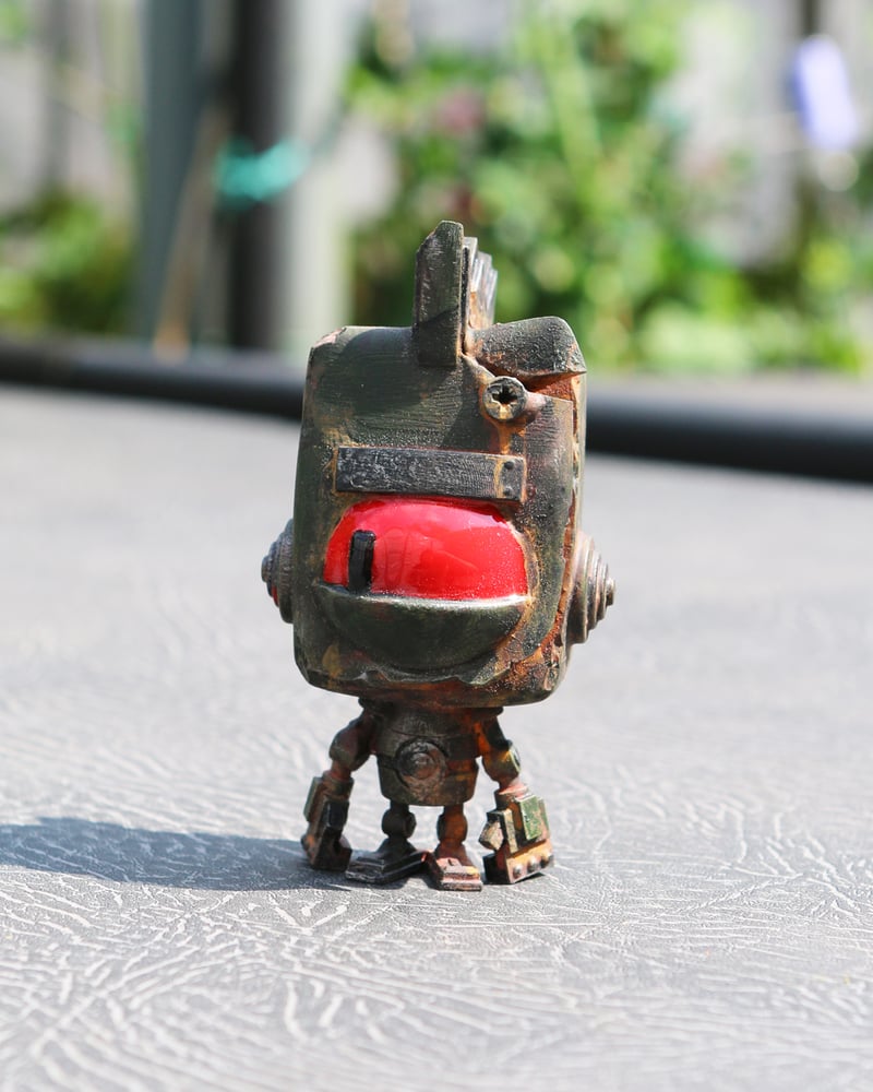 Image of UMEdroid Side Eye (battle damaged)