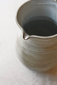 Image 1 of Pichet ancien gris