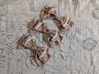 Image 1 of Classical Kittens 2 way bow