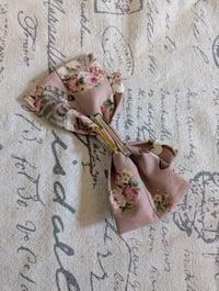 Image 2 of Classical Kittens 2 way bow