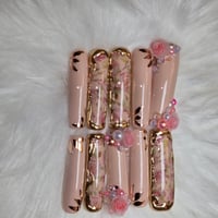 Image 2 of Vintage Romance Nailz